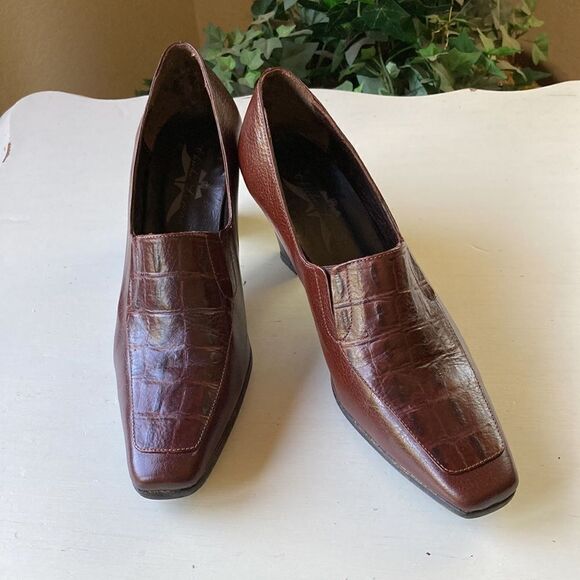 Brown Leather Croc Embossed Slip On Pumps Size 9 - Picture 6 of 14